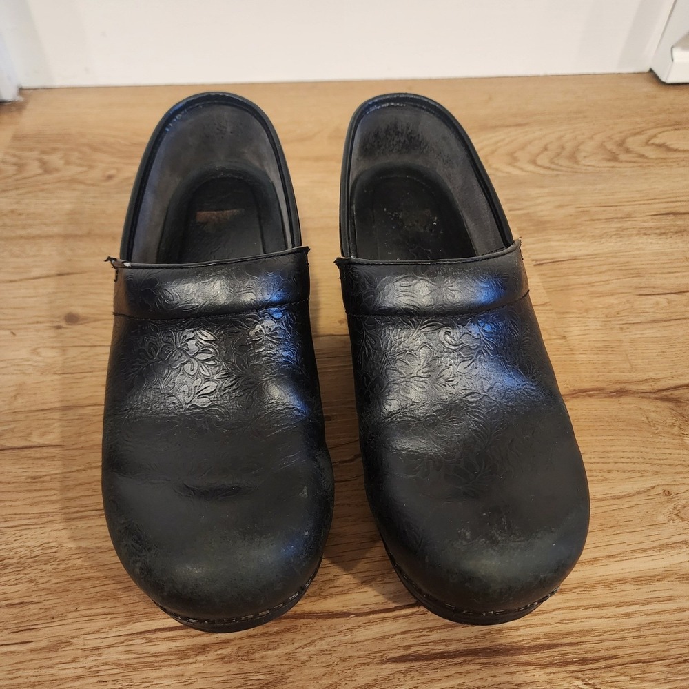 Dansko Professional Black Floral Embossed Leather Clogs Shoes Womens 40